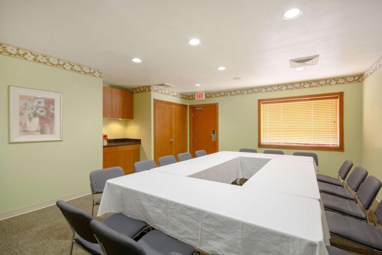 Econo Lodge Inn & Suites I-35 At Shawnee Mission Overland Park Luaran gambar